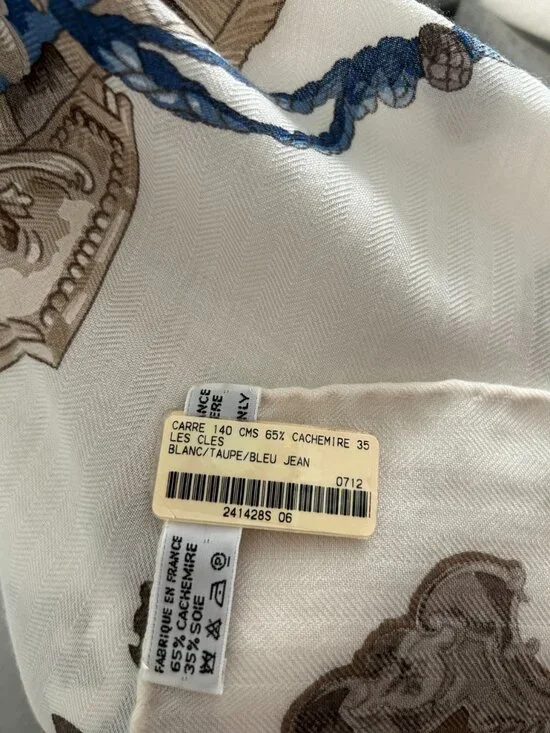 HERMES “Les Cles” Cashmere/Silk Shawl 140 cm New - Picture 6 of 6